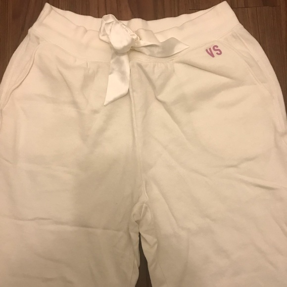 Brand new Victoria Secret Joggers 🔴CREAM ONLY🔴 - Picture 2 of 3